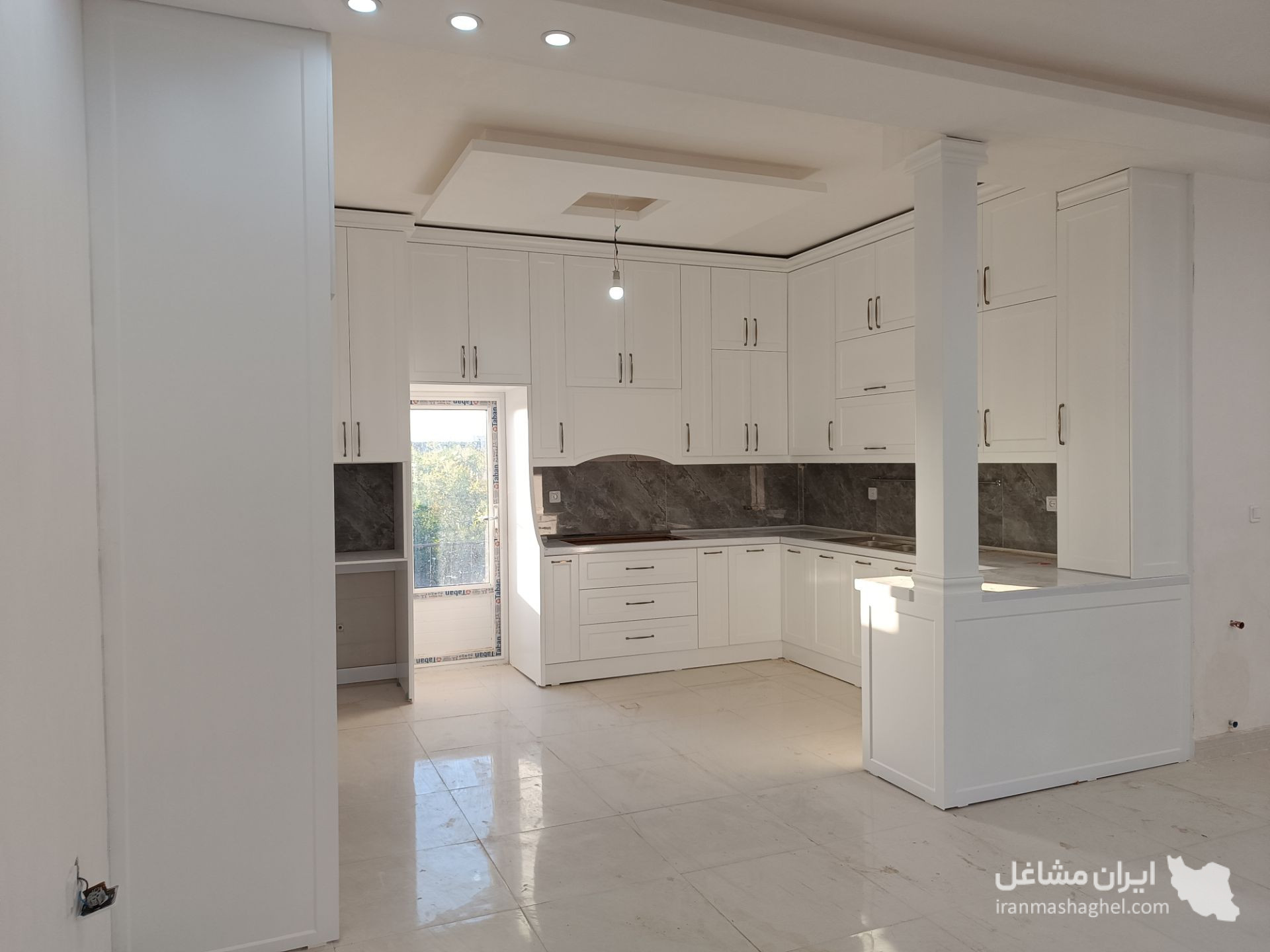 طراحی و نصب کابینت و کمددیواری دکورات به مدیریت امین جوان در فردوس