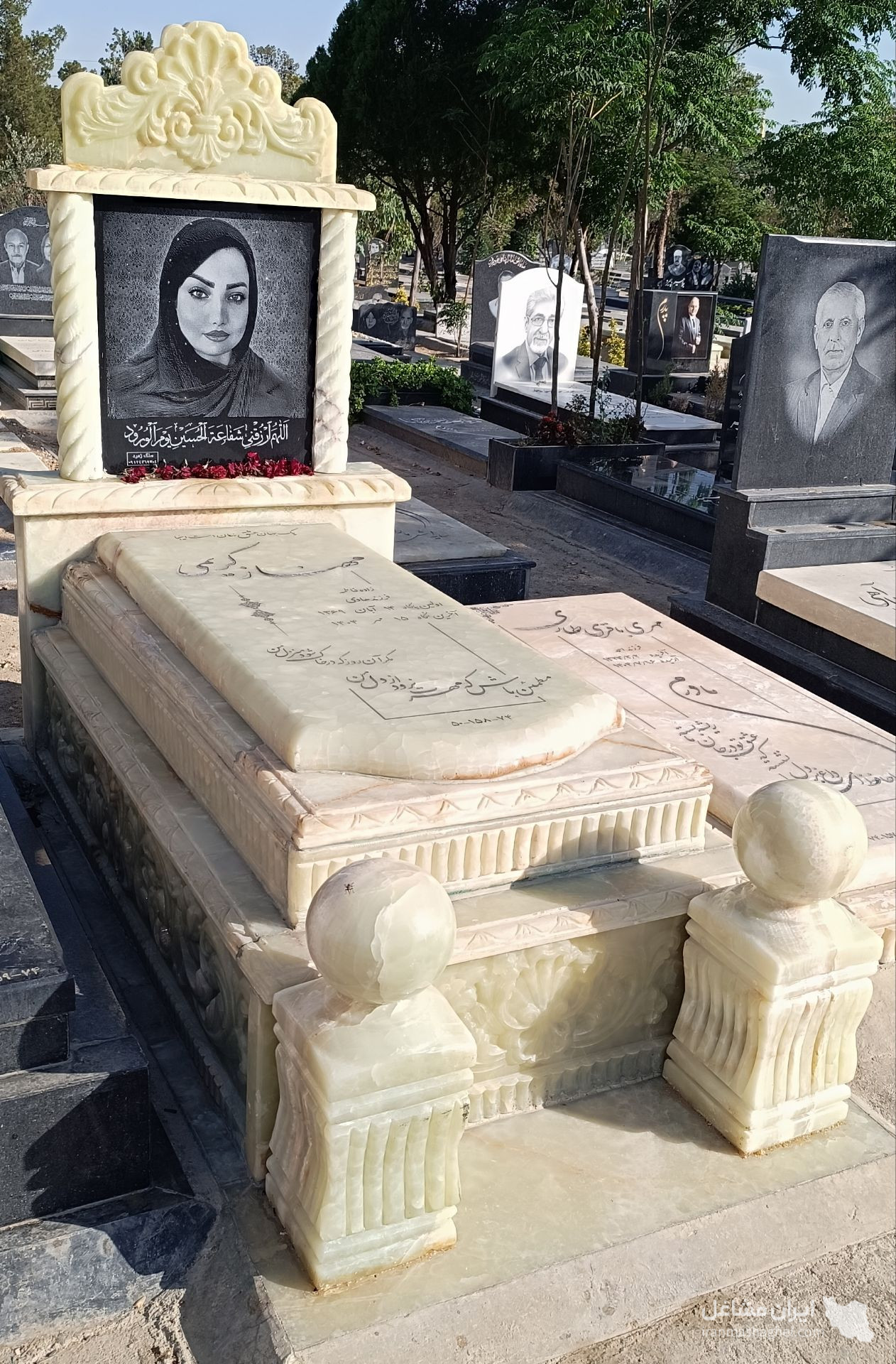 نمایشگاه و فروشگاه سنگ مزار تک به مدیریت آقای نظری در تهران