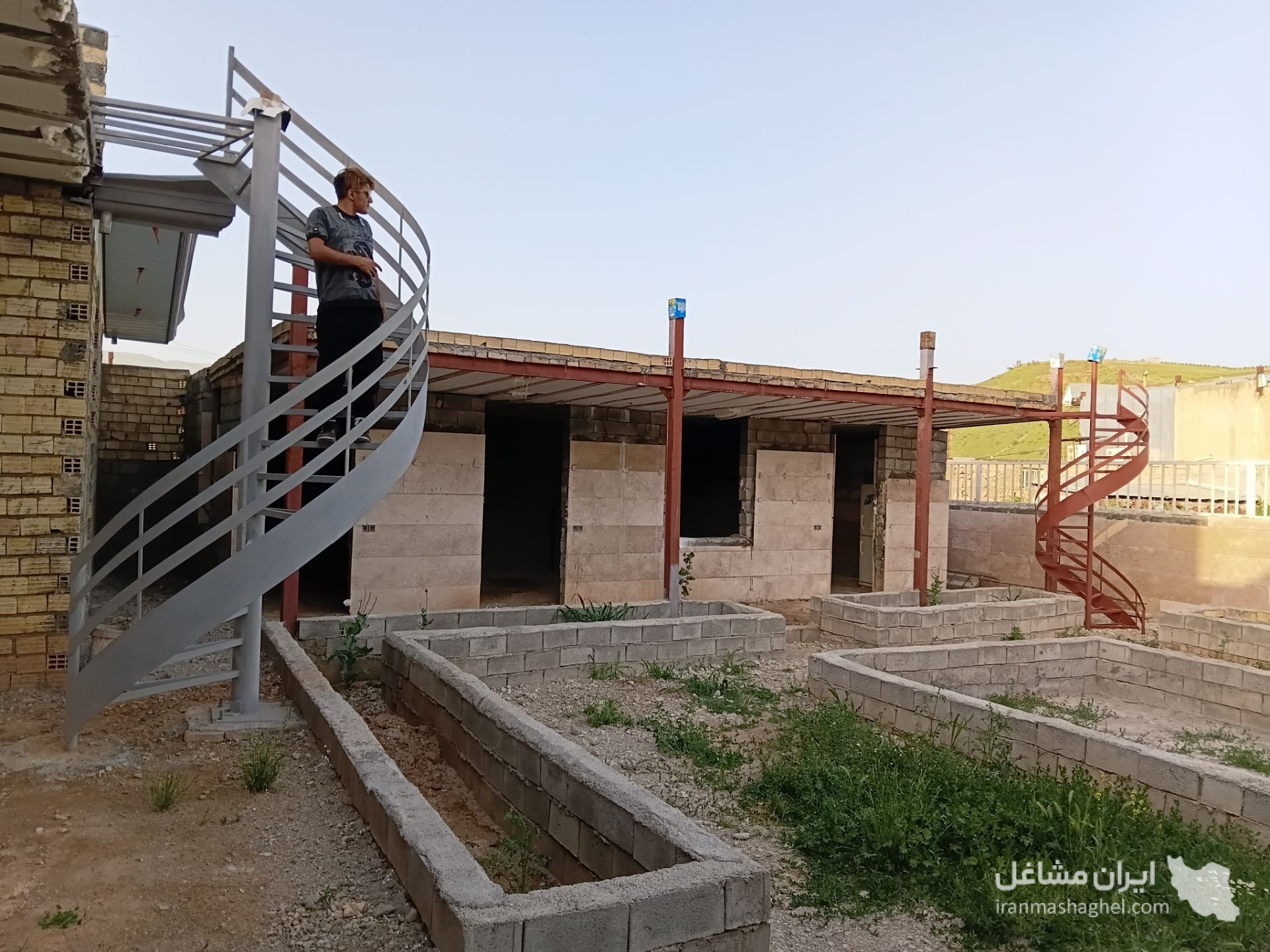 ساخت و نصب پله پیچ و مدرن کوگانی در خرم آباد