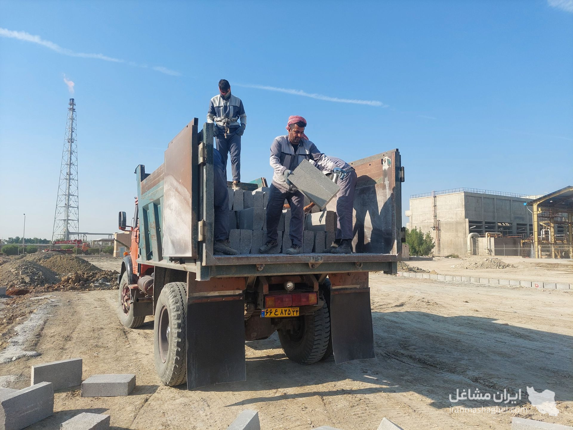 کارگاه تولید قطعات بتنی میرزازاده در گتوند