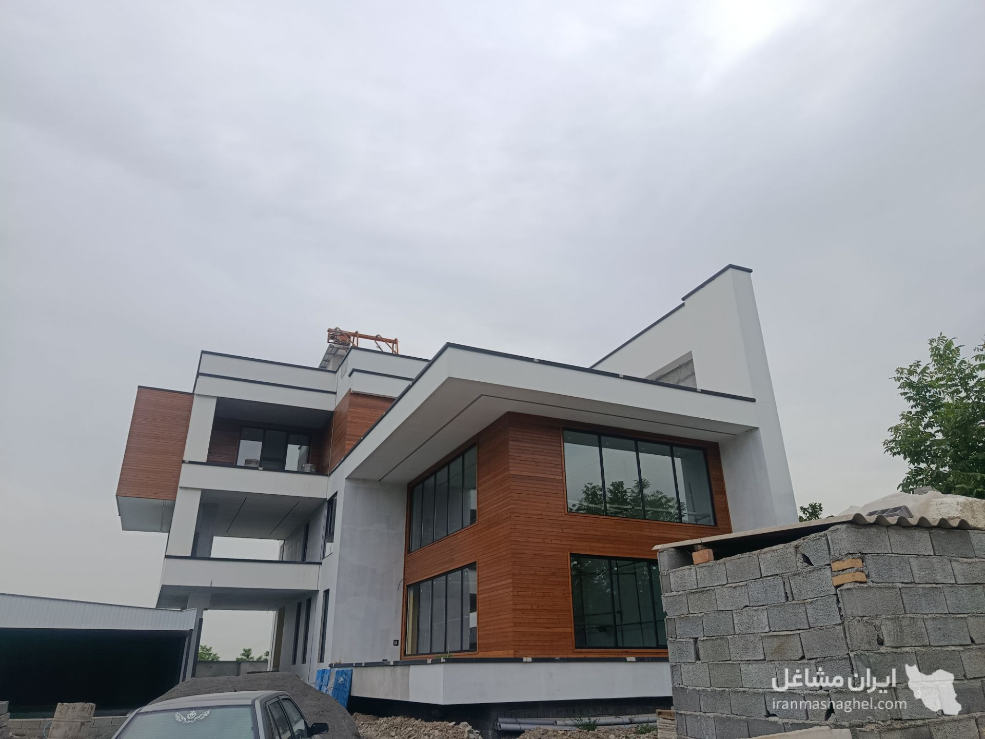 طراحی و اجرای نمای مدرن ساختمان به مدیریت شرفخانی در آمل