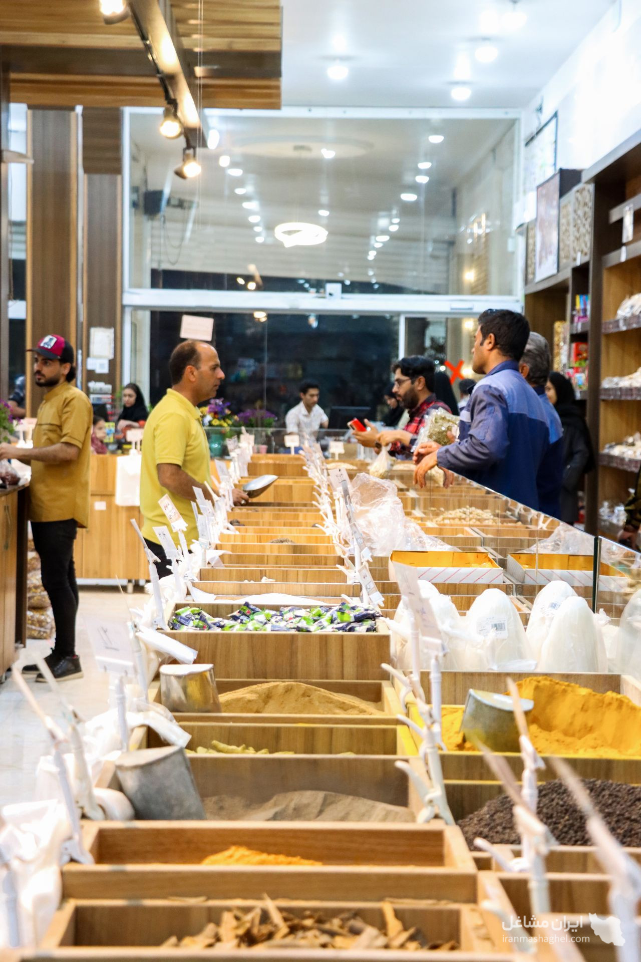 فروشگاه شهر آجیل بافق در یزد