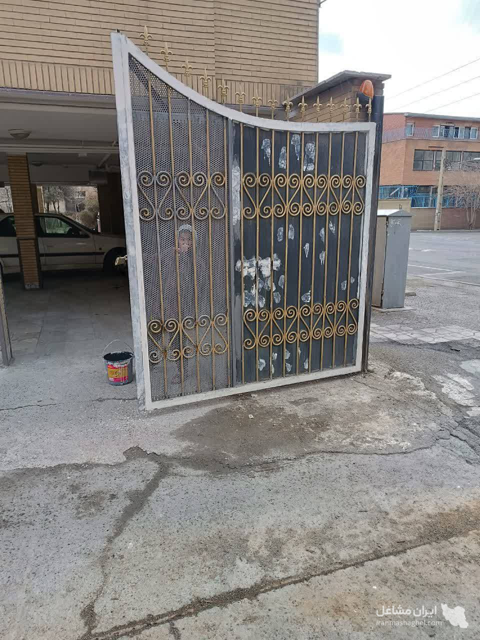نقاشی ساختمان رامین چیتگر در غرب تهران