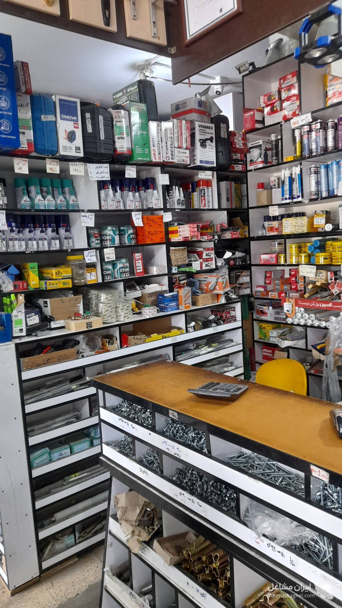 فروش رنگ و ابزار یراق نمونه به مدیریت کرم پور در رضوانشهر