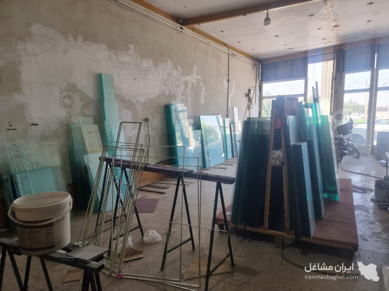 تولید و اجرای شیشه تک جداره و دوجداره کرانی در کرمانشاه