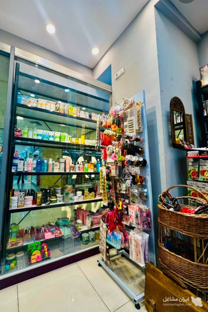 گالری محصولات آرایشی و بهداشتی فونیکس در شیراز